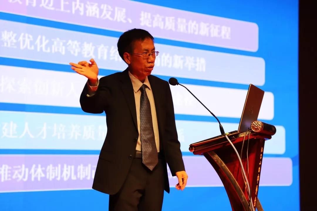史朝.jpg